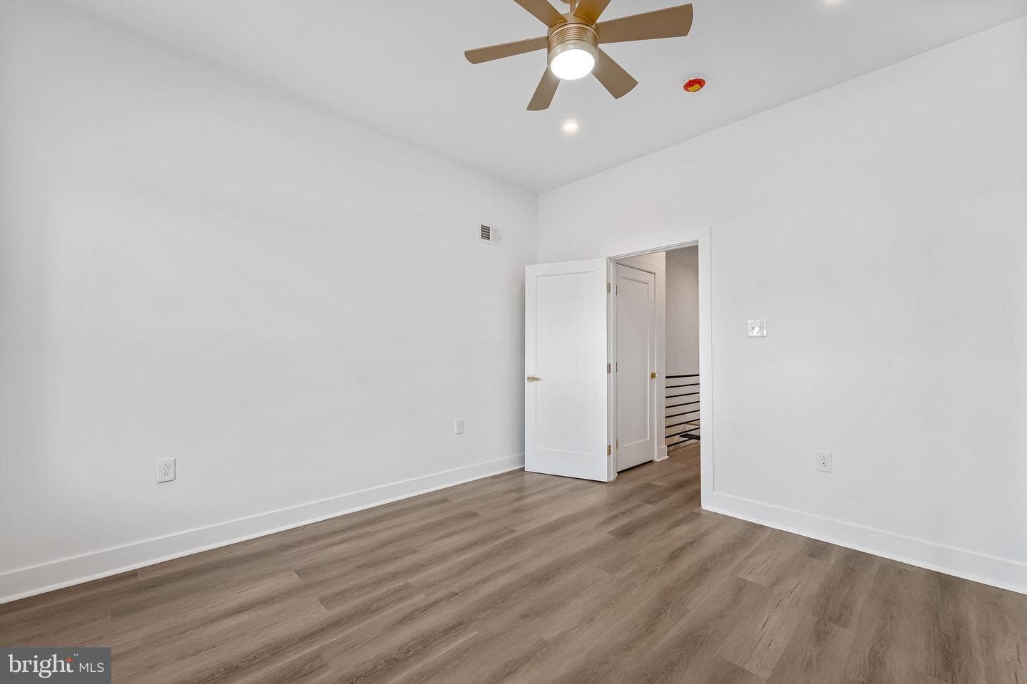 5540 W Oxford Street photo 18
