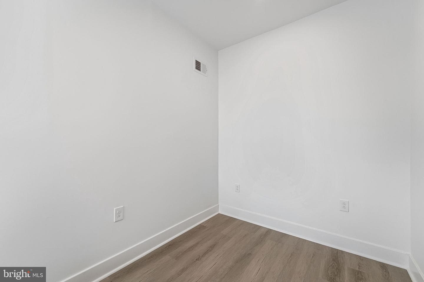 5540 W Oxford Street photo 22