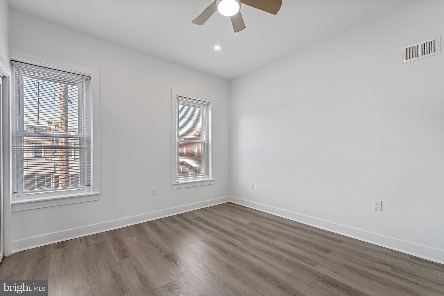 5540 W Oxford Street photo 25