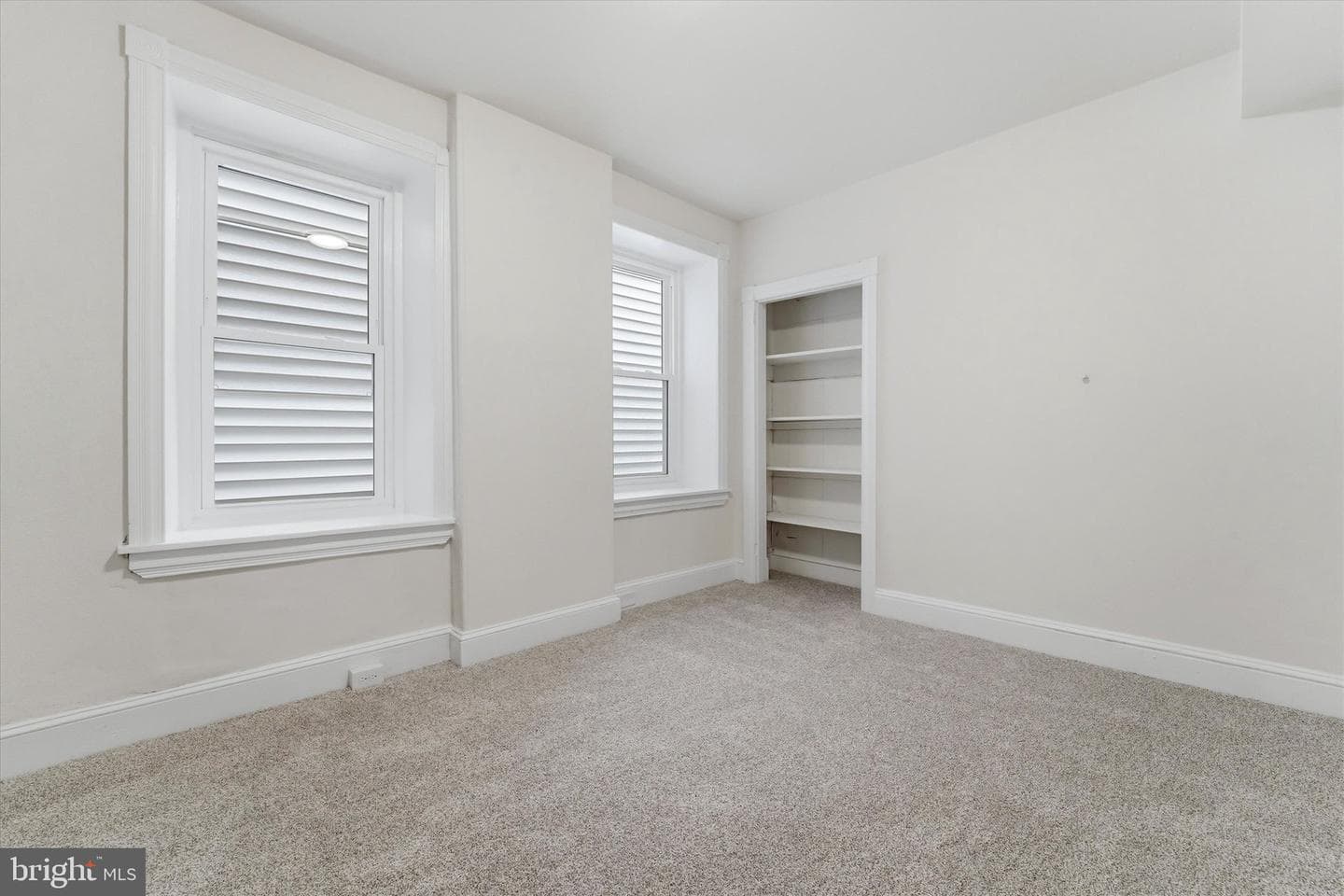 303 Green Lane photo 30