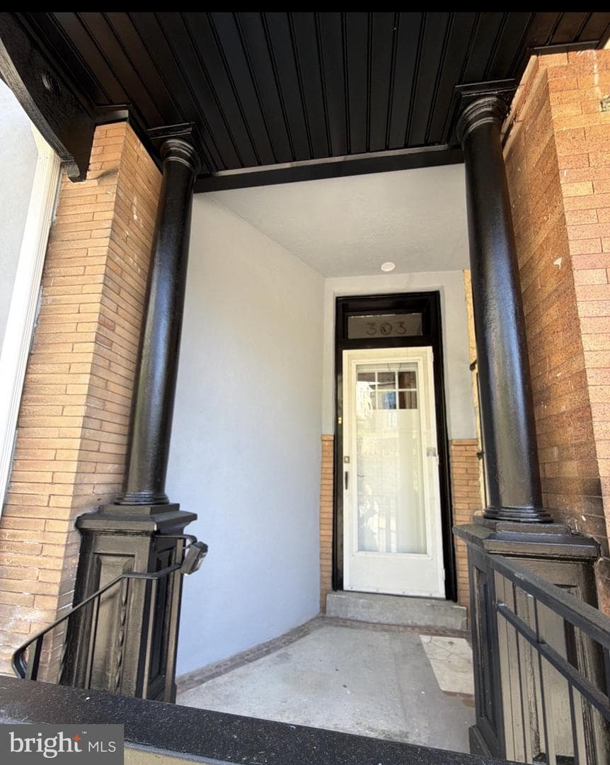 303 Green Lane photo 39