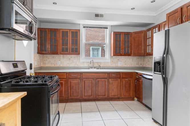 2210 Bryn Mawr Avenue photo 11