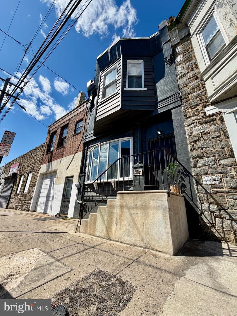 2127 W Cambria Street photo 40