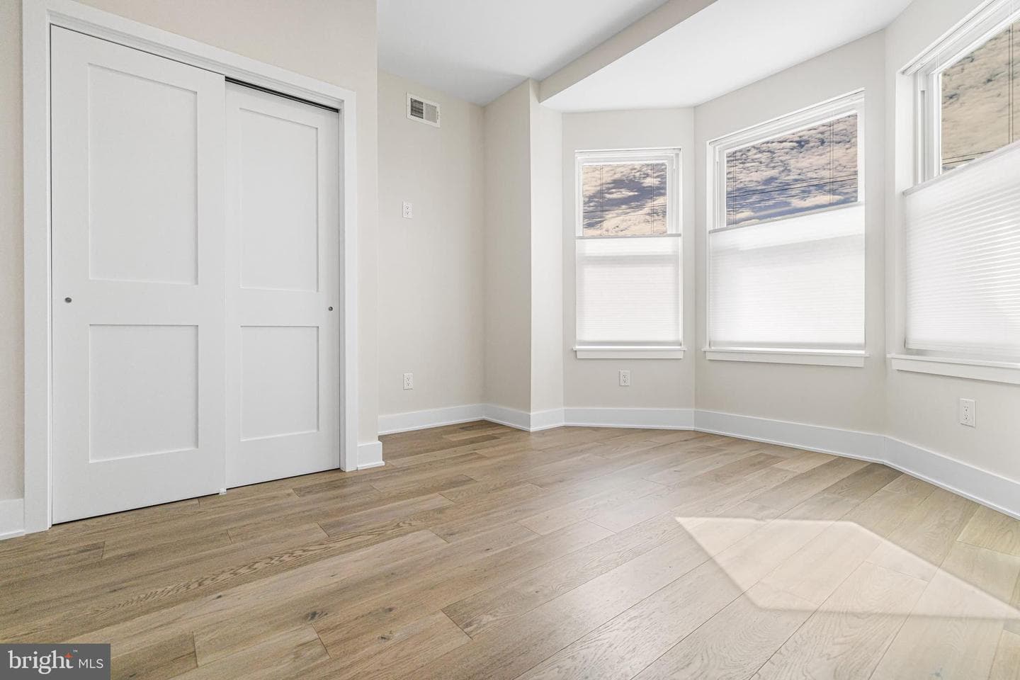 486 Shurs Lane photo 22