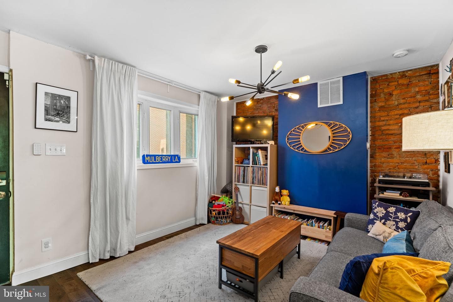 2243 League Street photo 2