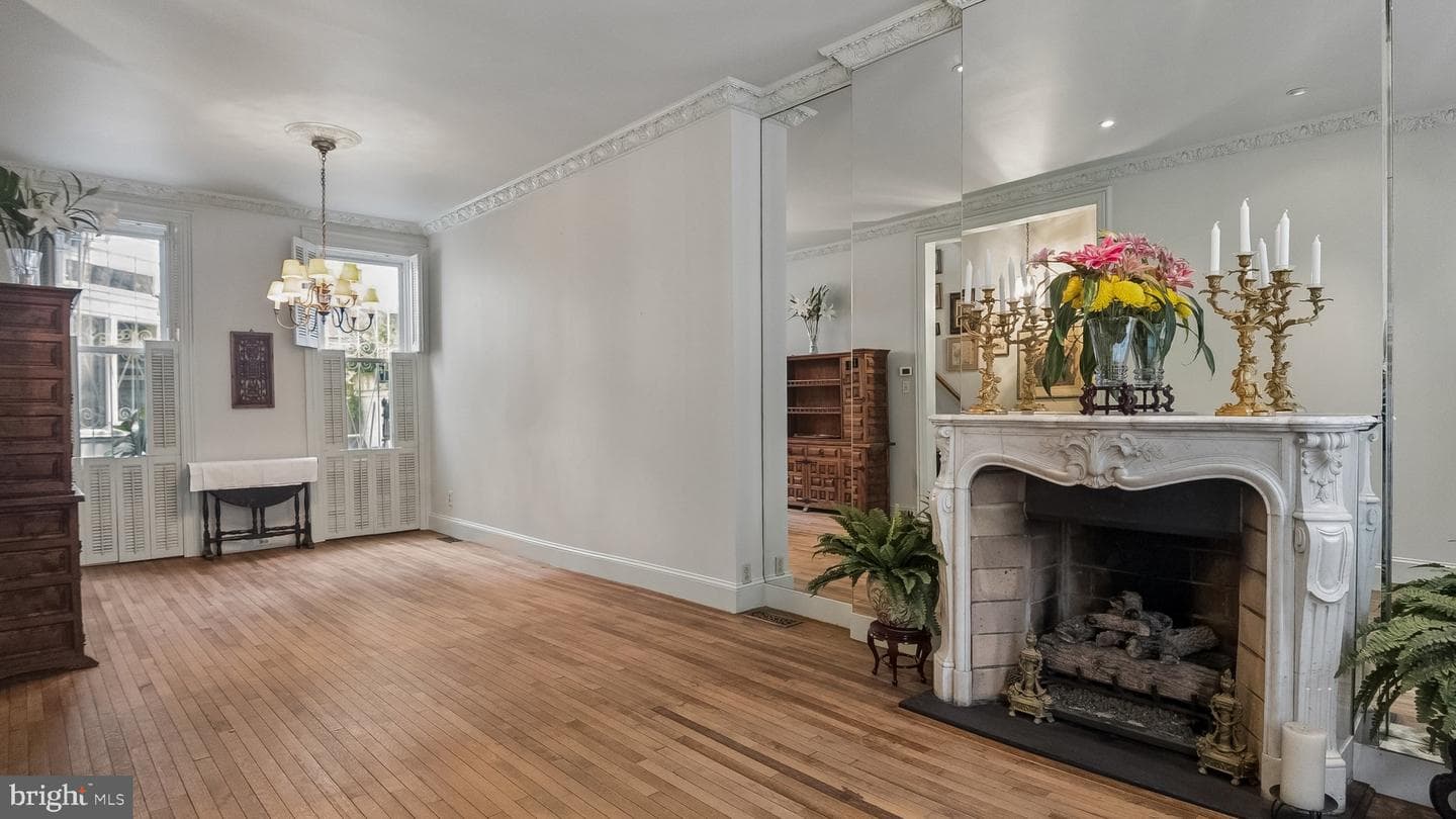 2049 Appletree Street photo 14