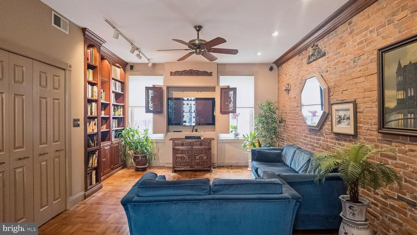 2049 Appletree Street photo 25