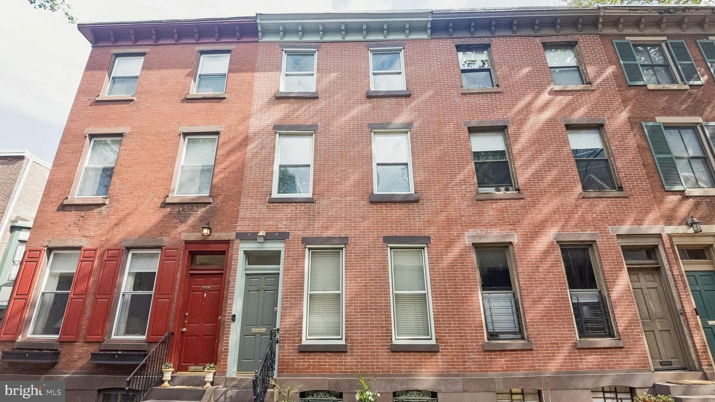 2049 Appletree Street photo 3