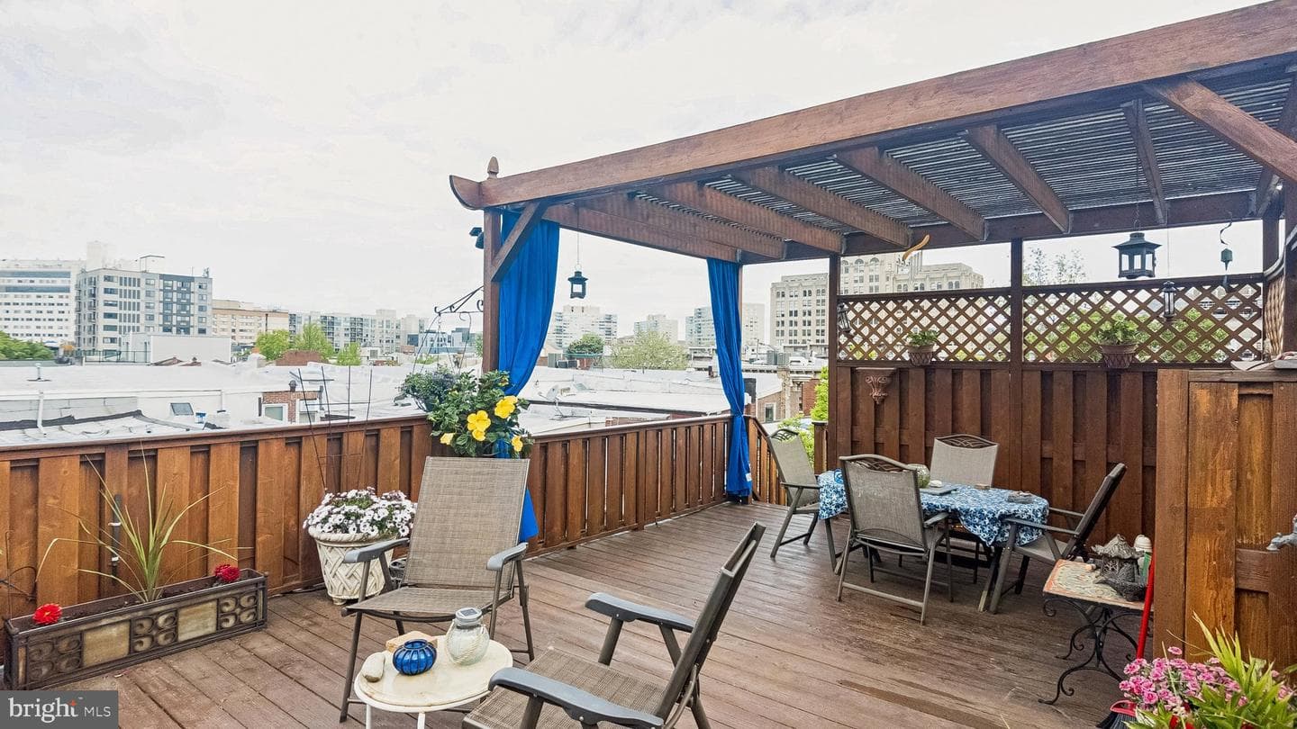 2049 Appletree Street photo 7