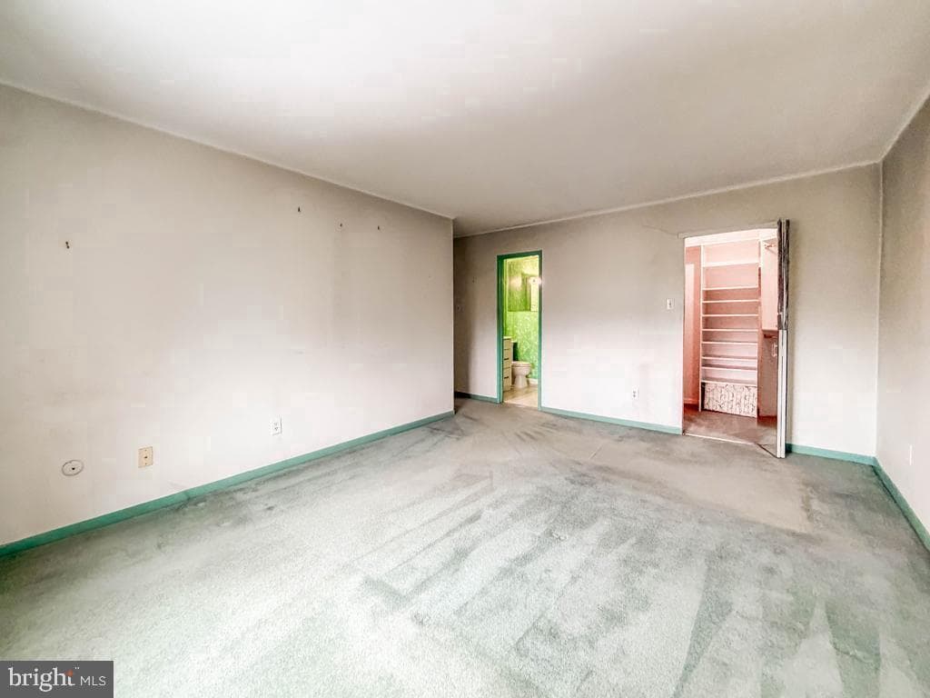 44303 Delaire Landing Road #303 photo 15