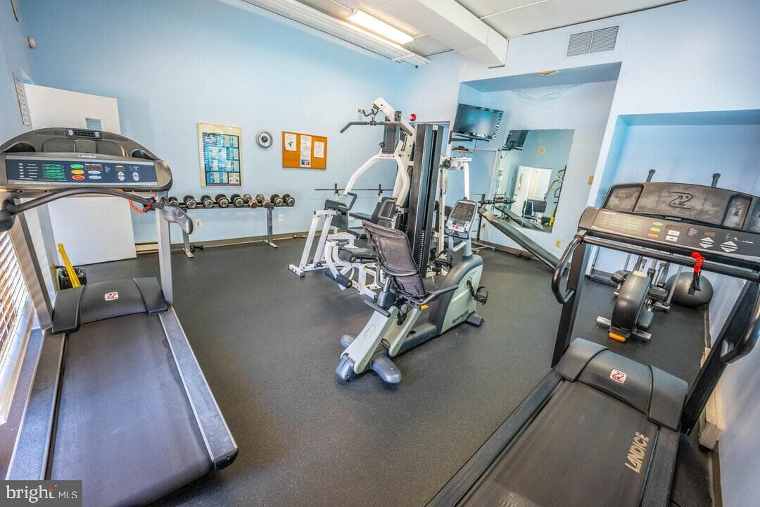 44303 Delaire Landing Road #303 photo 39