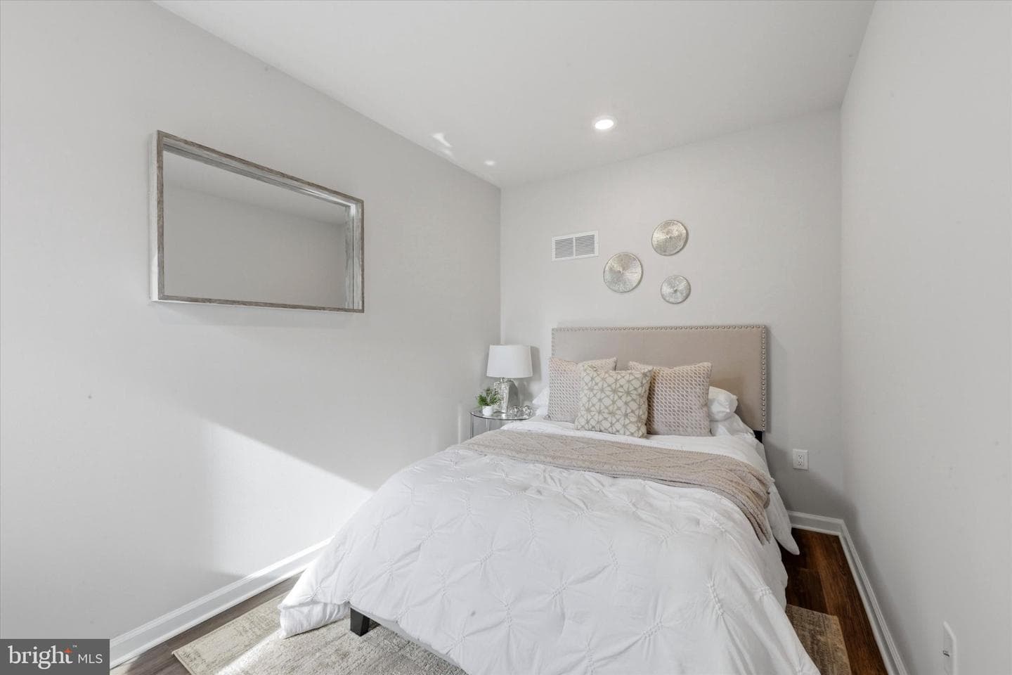 1205 S Harmony photo 11