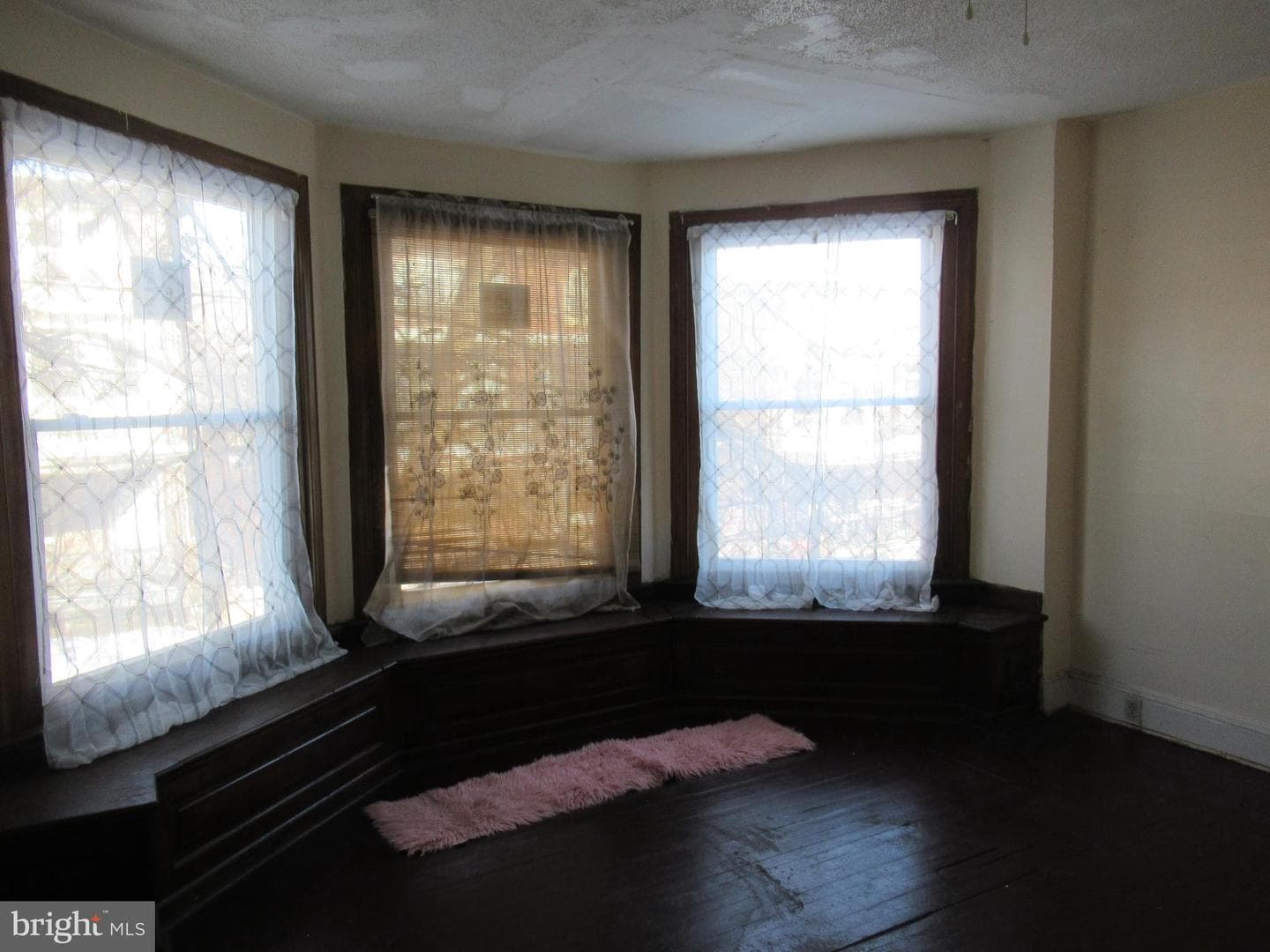 5022 Newhall Street photo 15