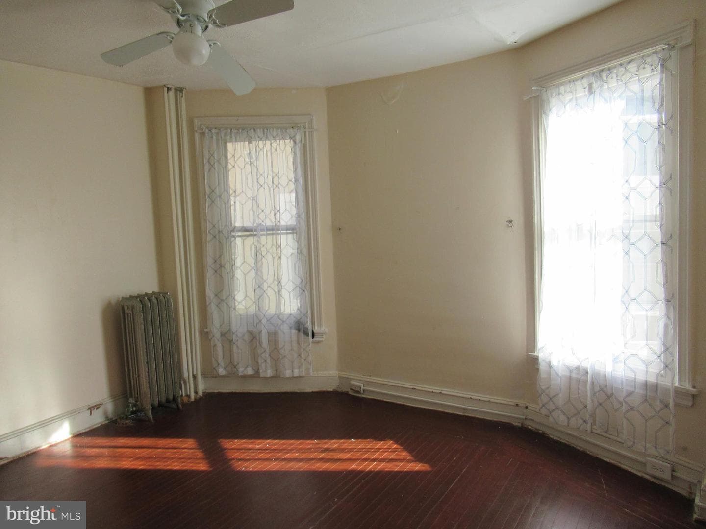 5022 Newhall Street photo 18