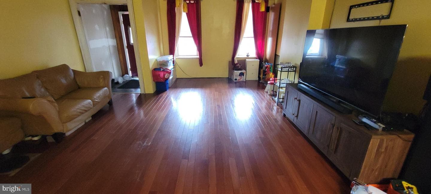 1683 Margaret Street photo 4