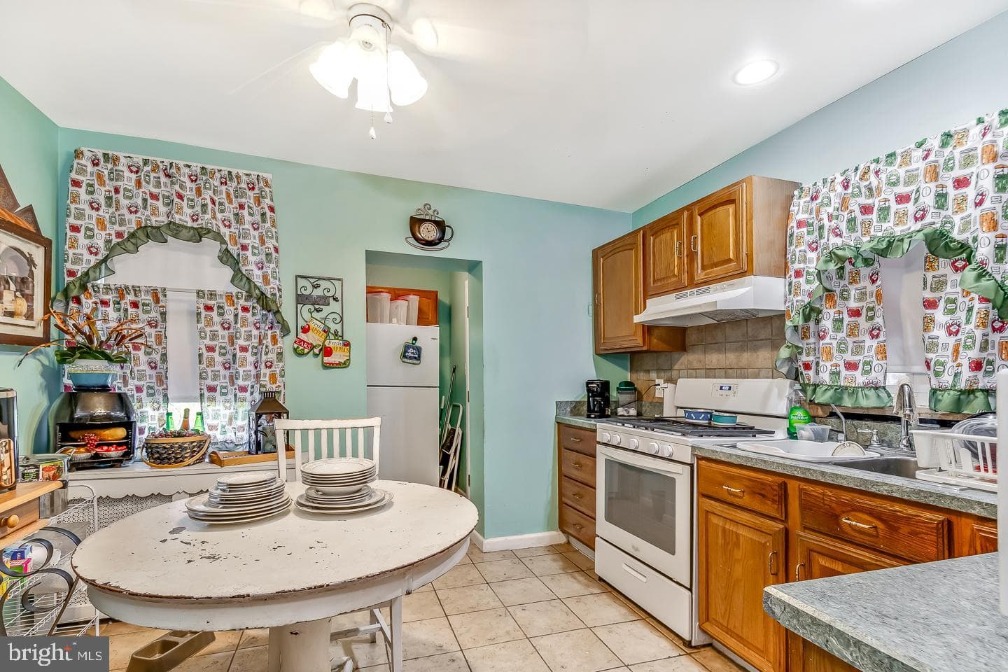5506 Delancey St photo 7