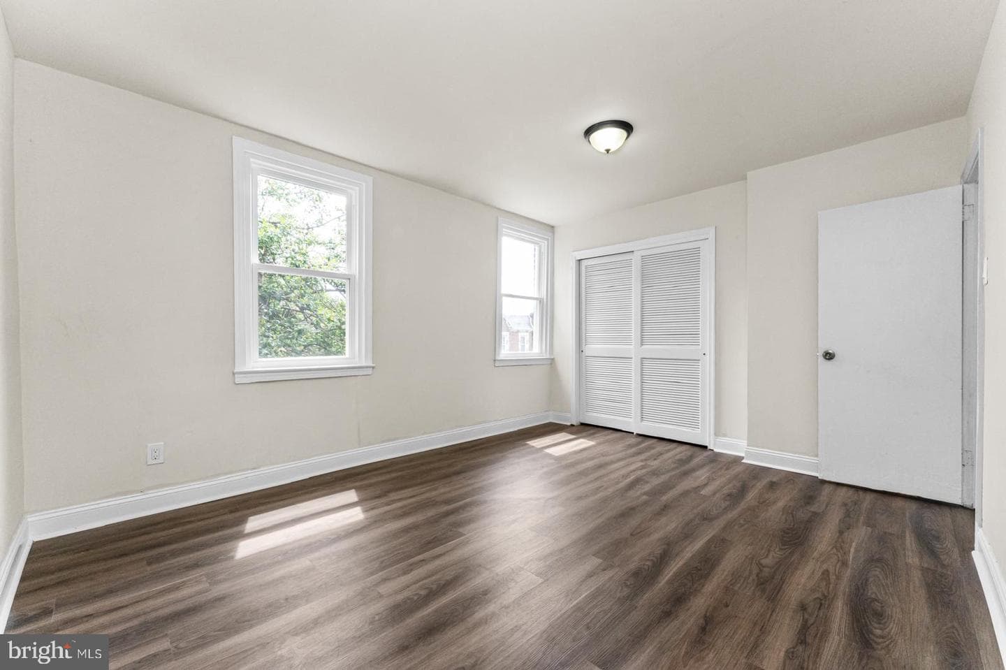5946 Bennington Street photo 13