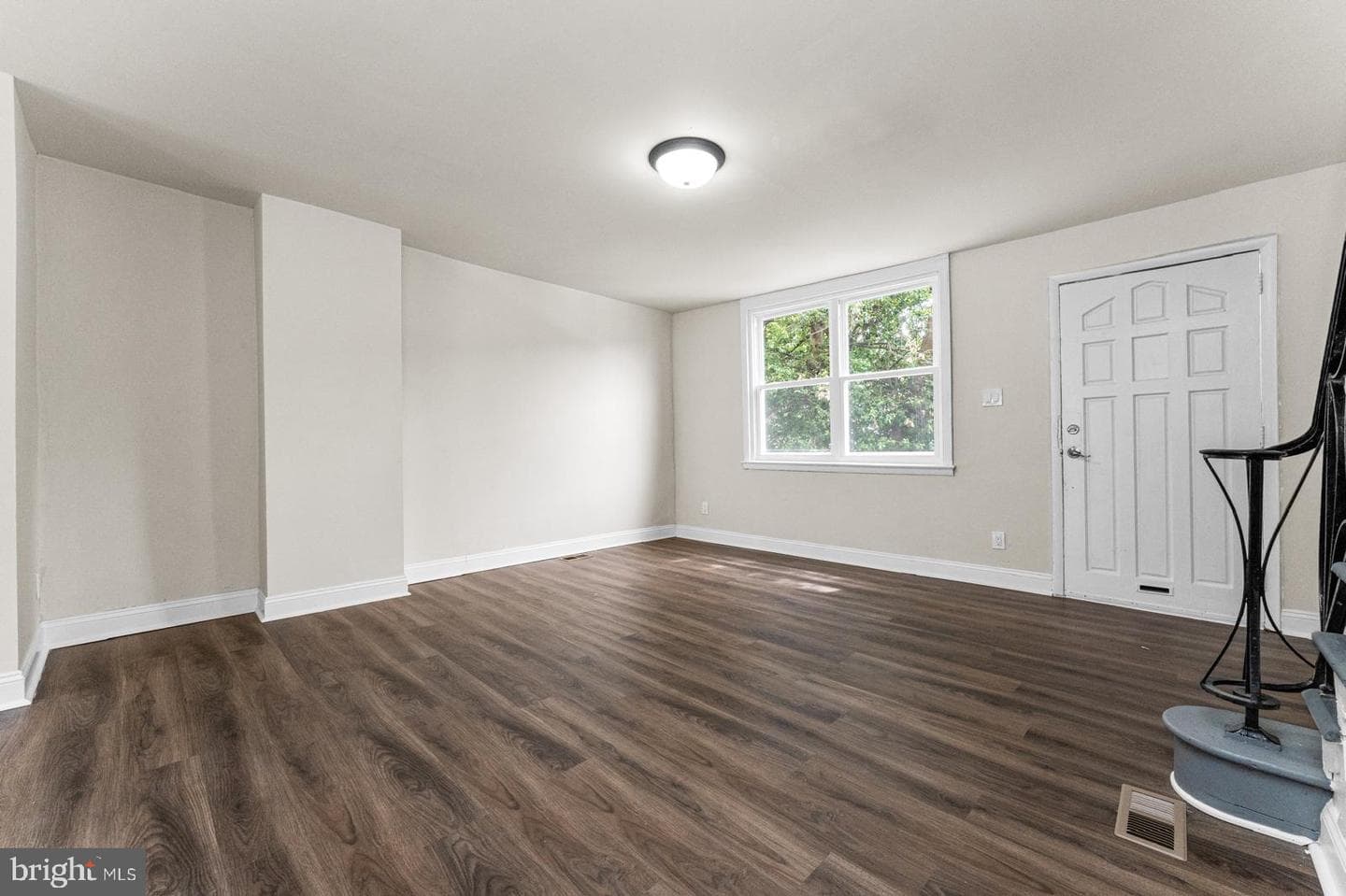 5946 Bennington Street photo 4