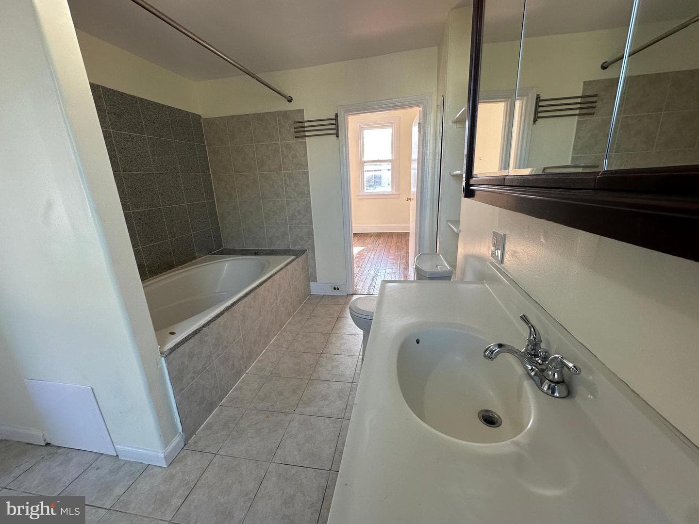 1607 Wharton Street photo 35