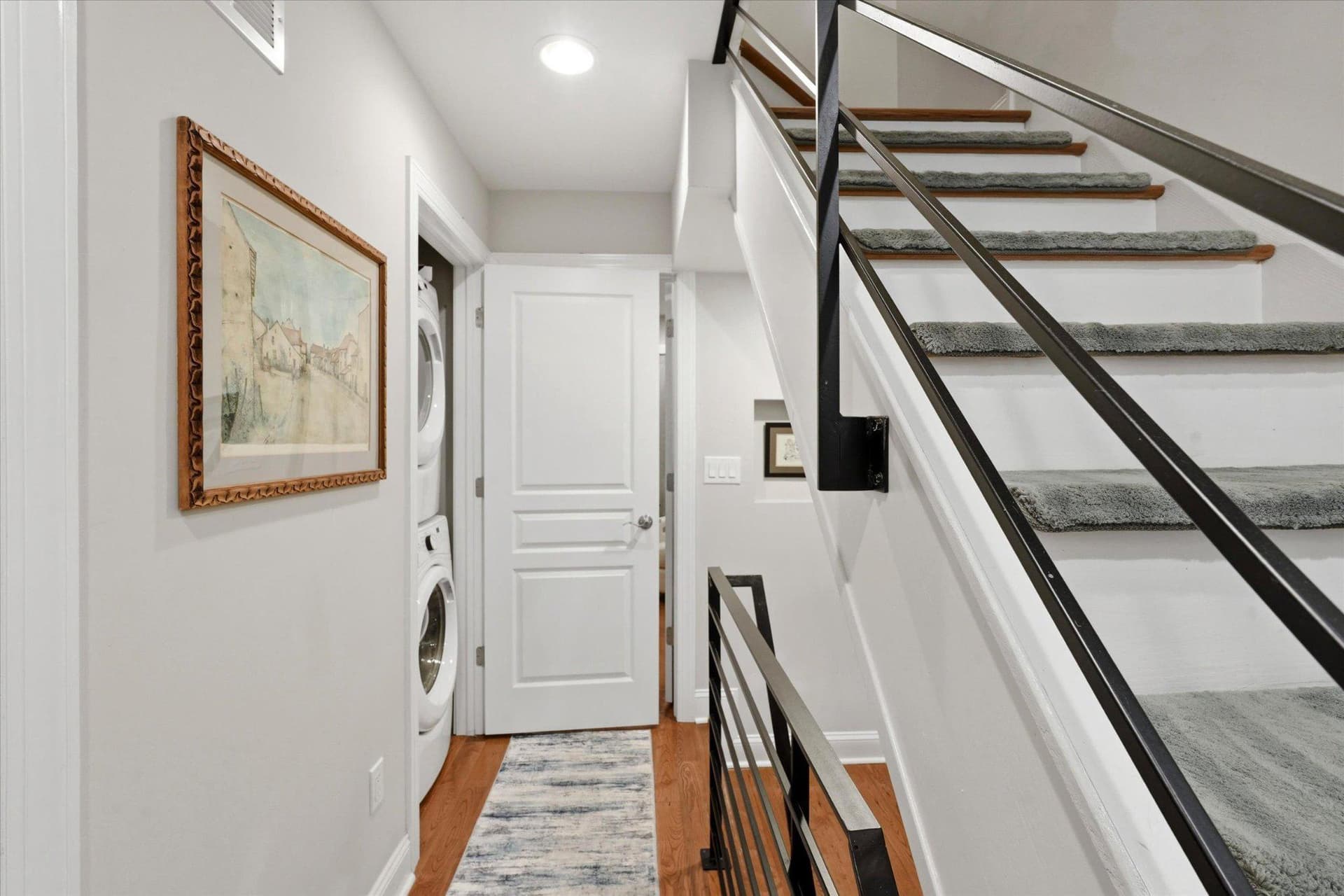 2207 E Oakdale photo 17