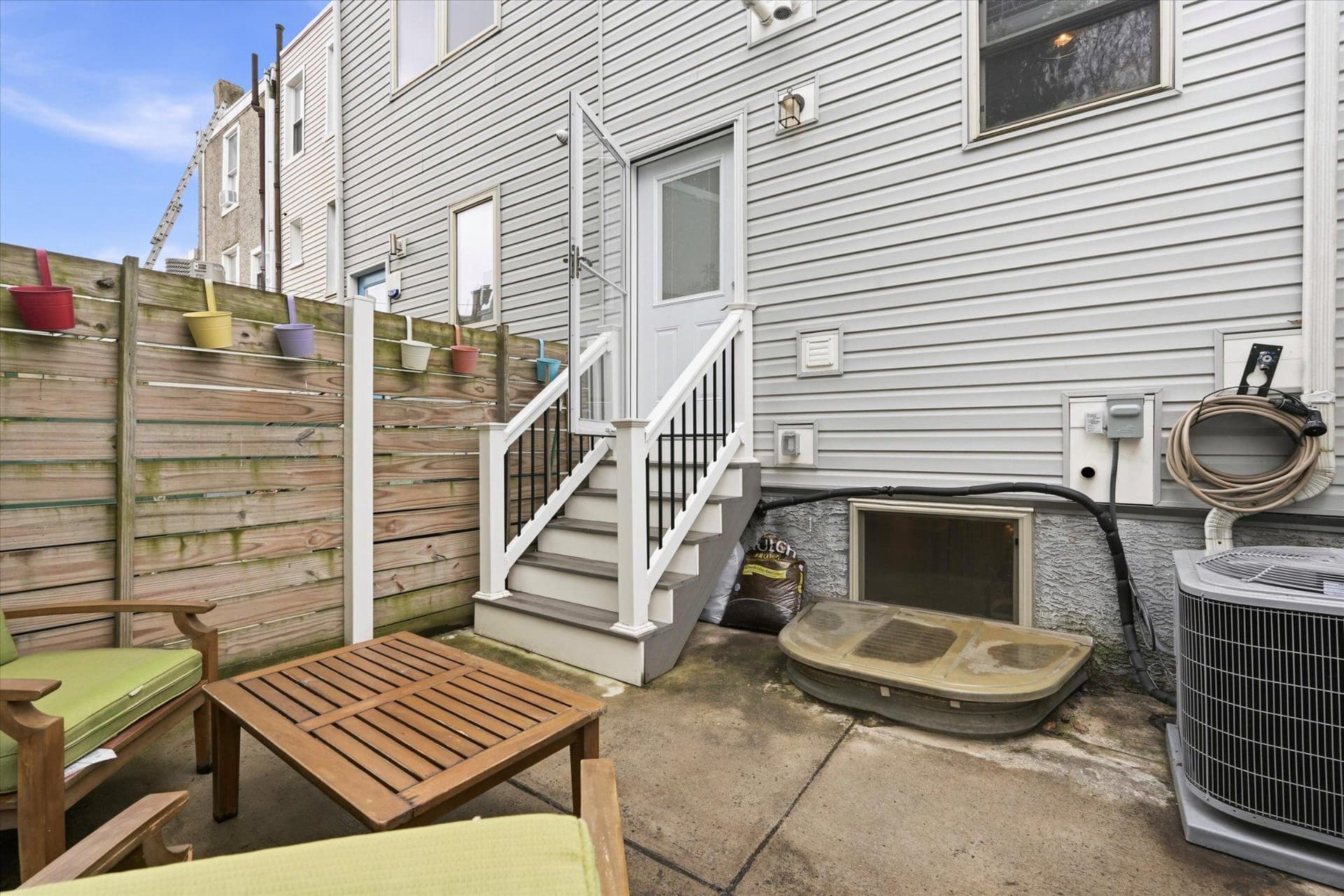 2207 E Oakdale photo 22