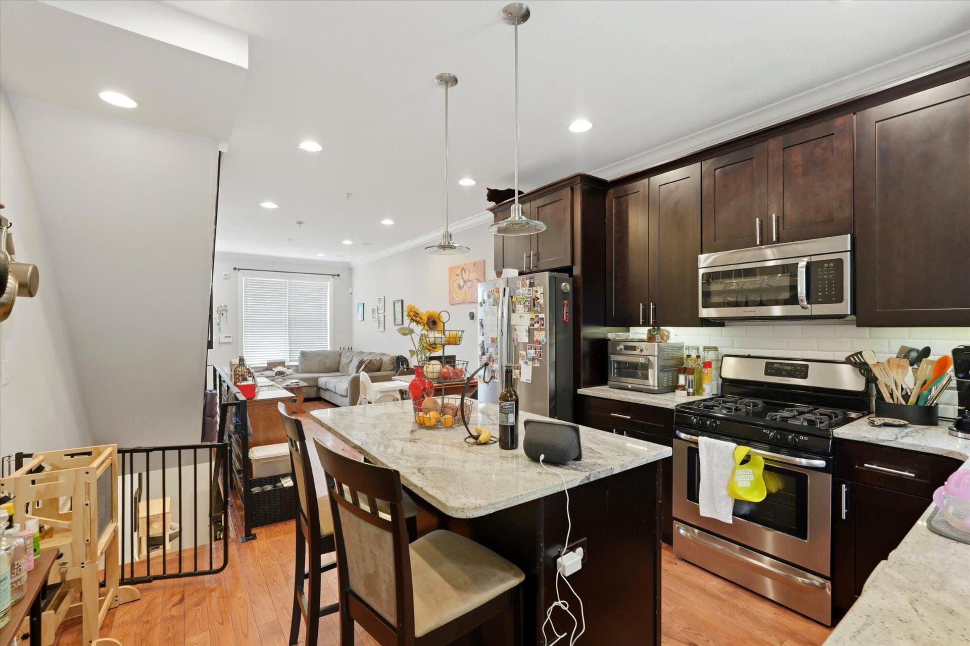 2207 E Oakdale photo 5