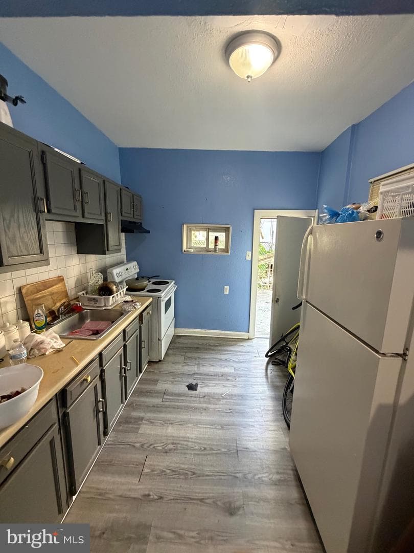 661 E Clementine Street photo 8