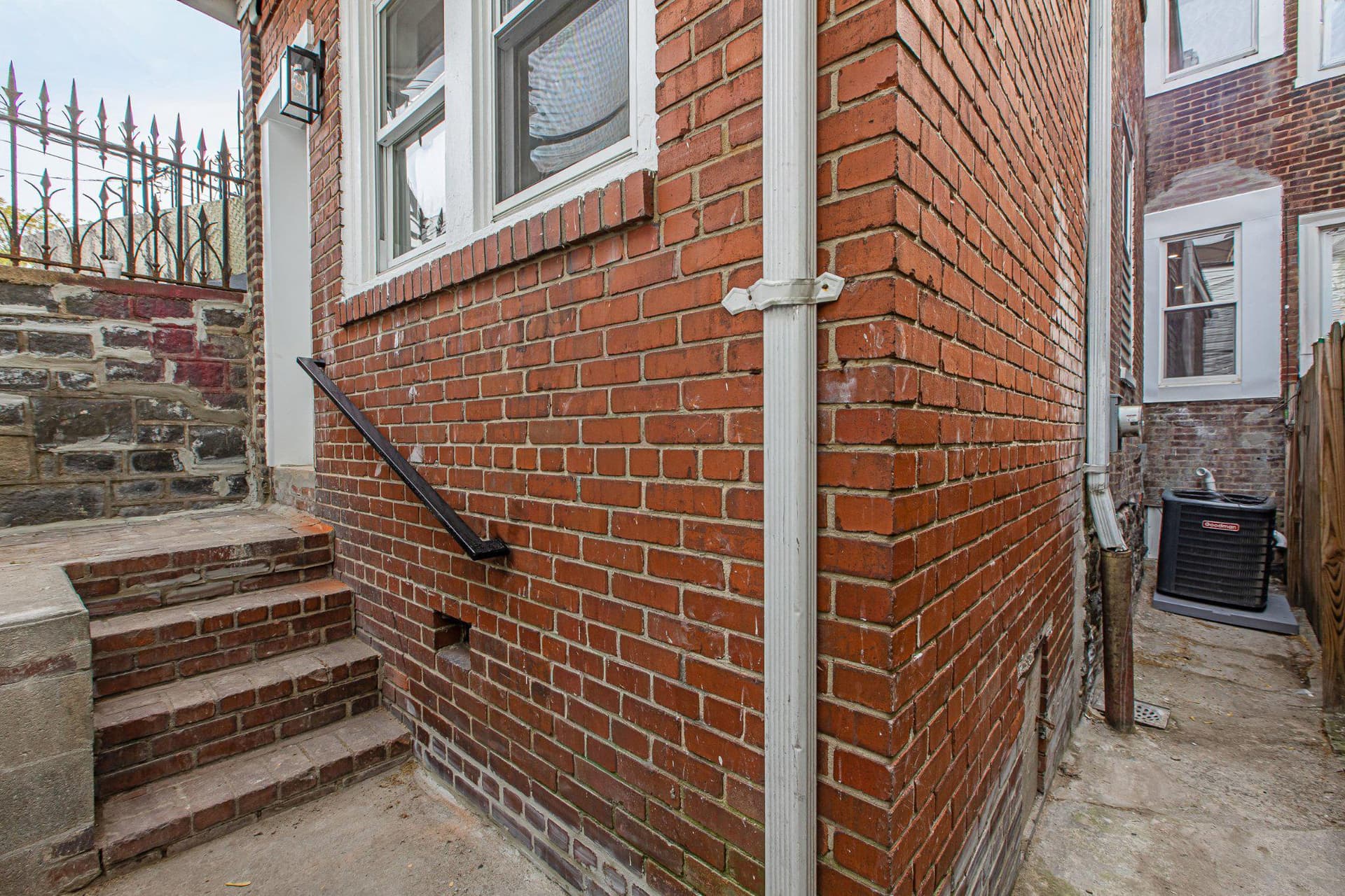 260 N Simpson Street photo 27