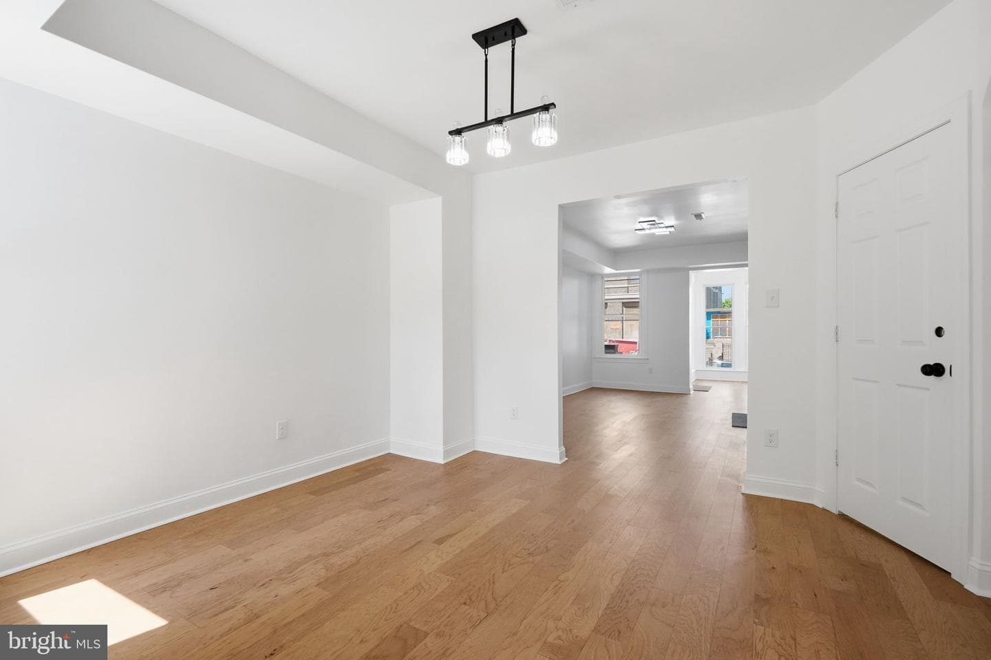 5754 W Oxford Street photo 10