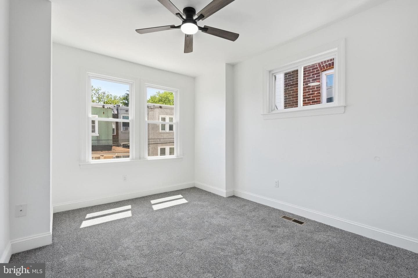 5754 W Oxford Street photo 18