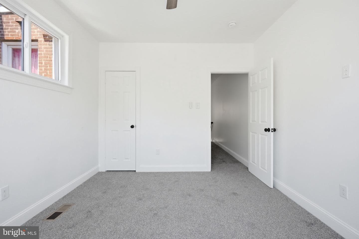 5754 W Oxford Street photo 20