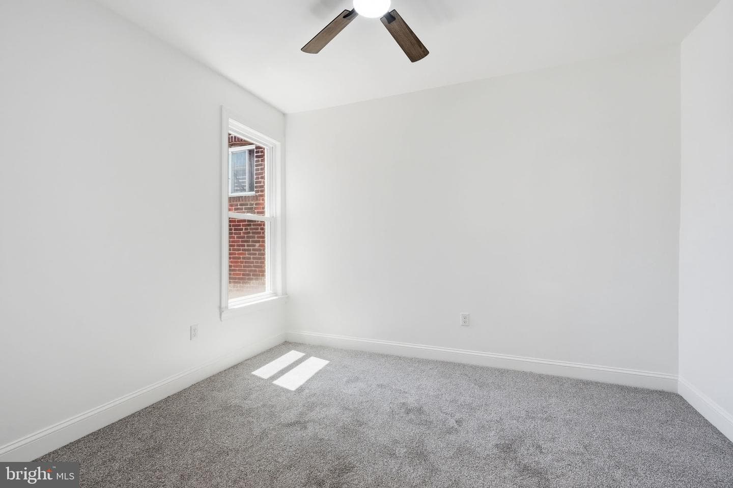 5754 W Oxford Street photo 21