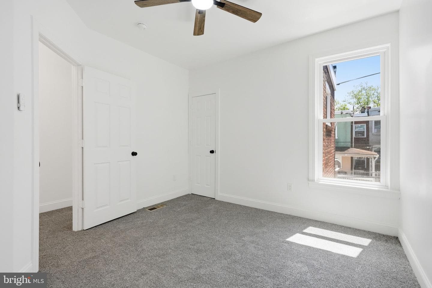 5754 W Oxford Street photo 22