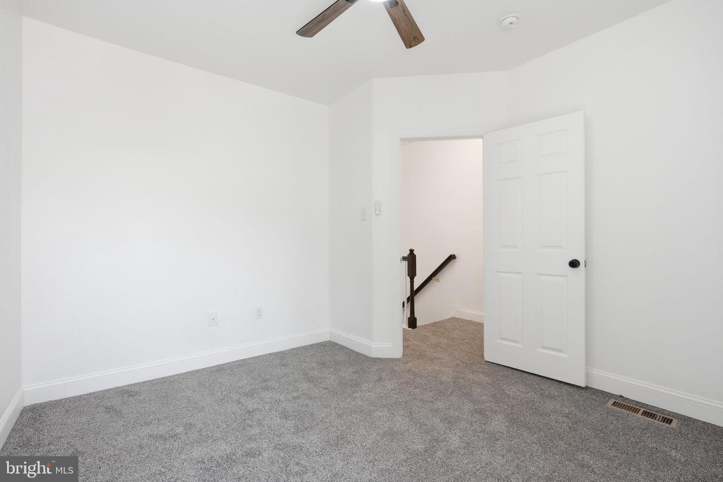 5754 W Oxford Street photo 23