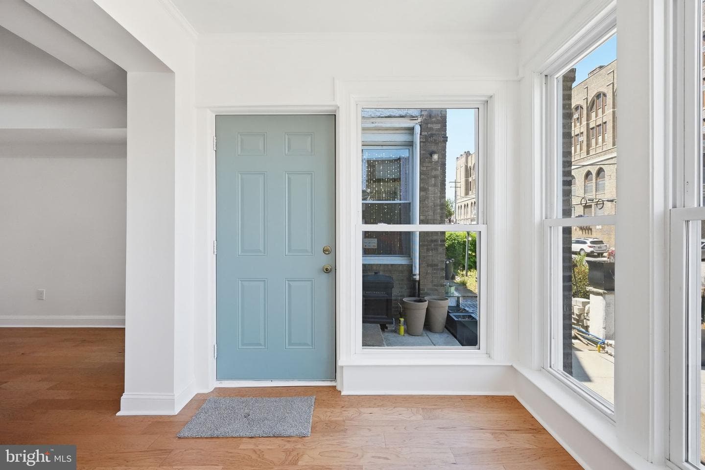 5754 W Oxford Street photo 4