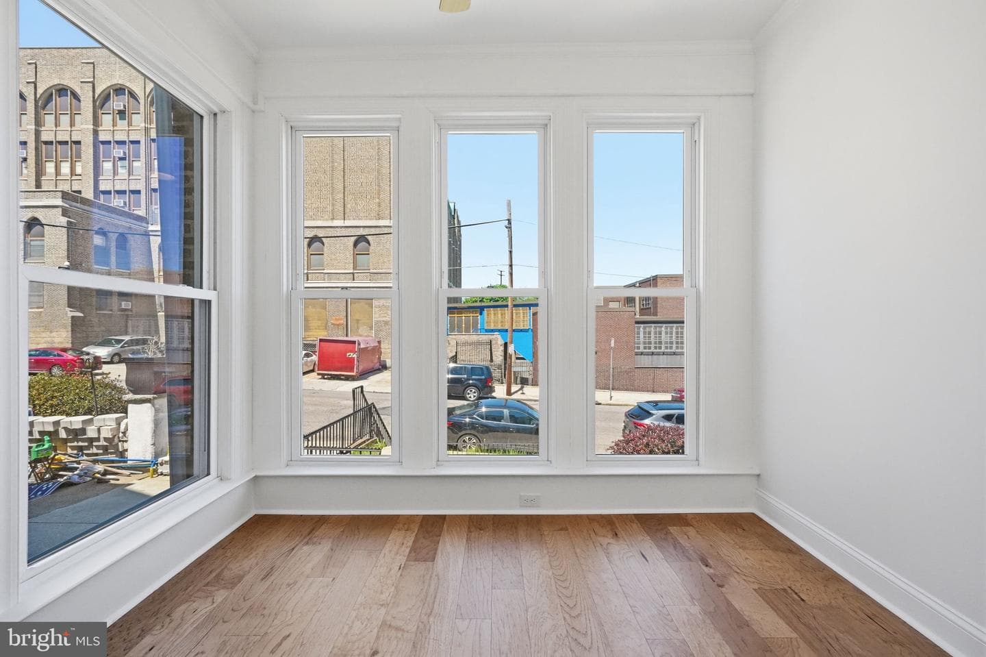 5754 W Oxford Street photo 5