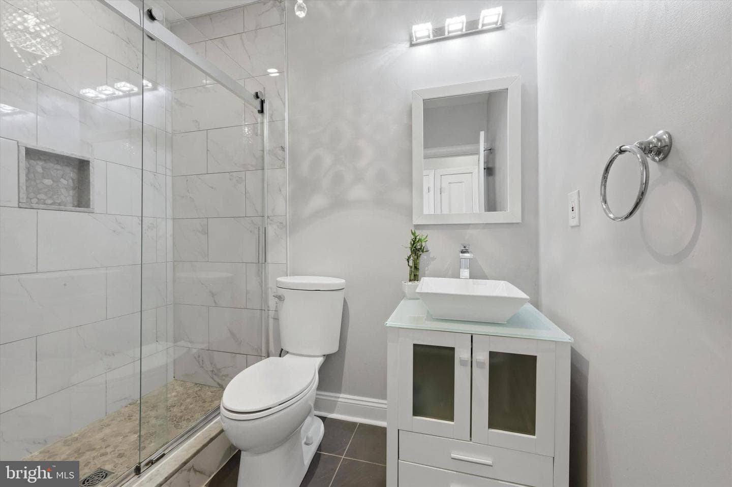 308 Roseberry Street photo 14