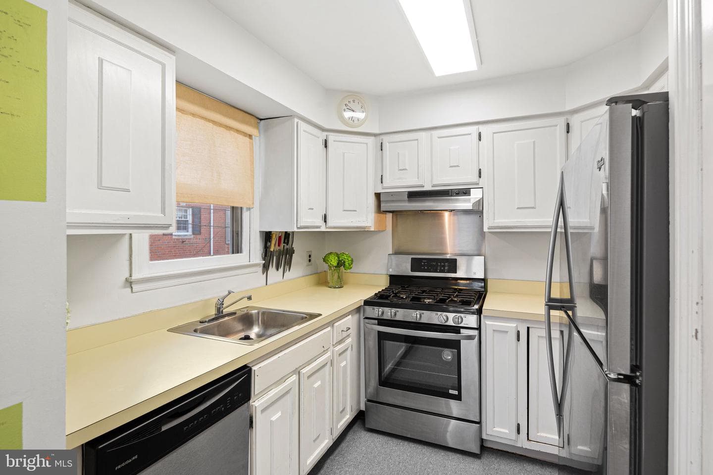 217 Titan Street photo 10