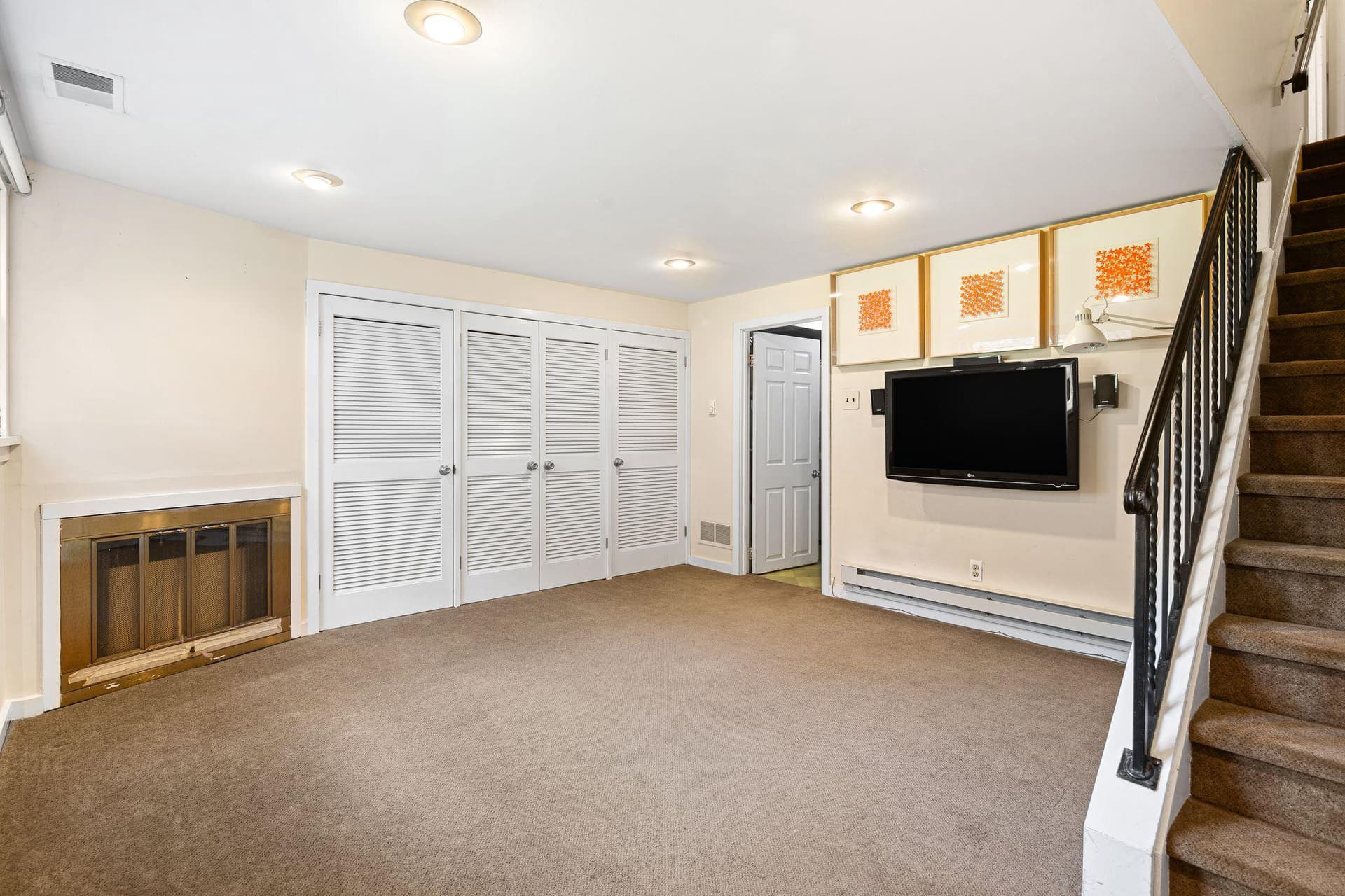 217 Titan Street photo 11