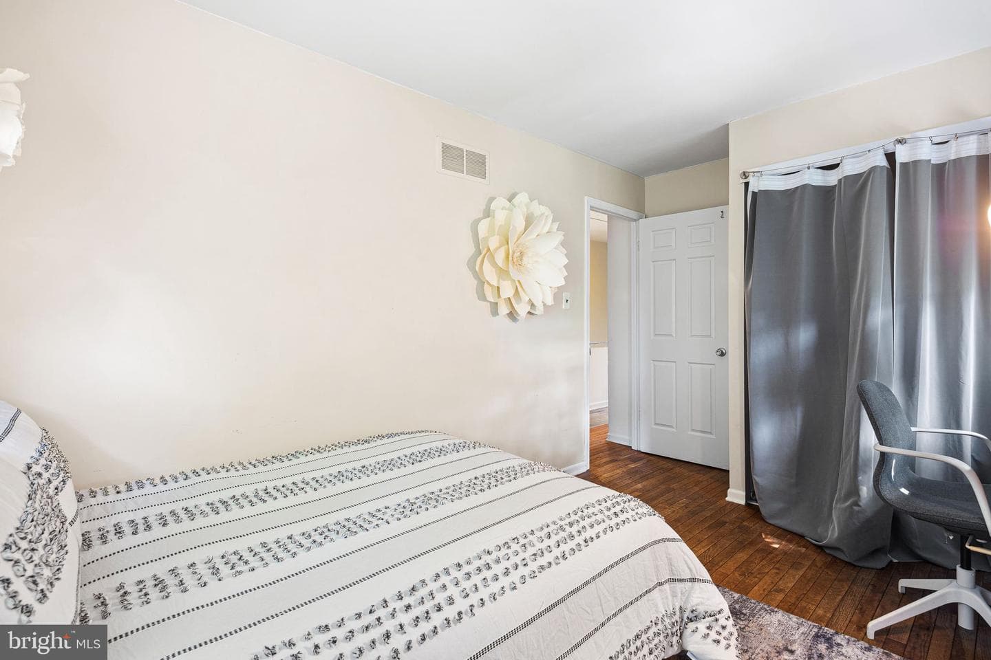 217 Titan Street photo 23