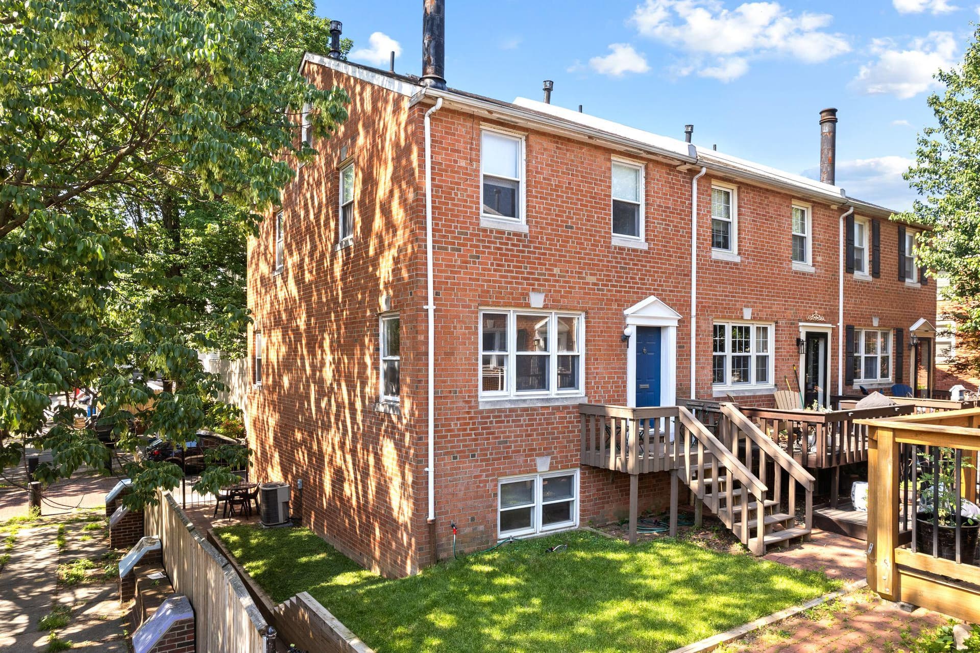 217 Titan Street photo 3