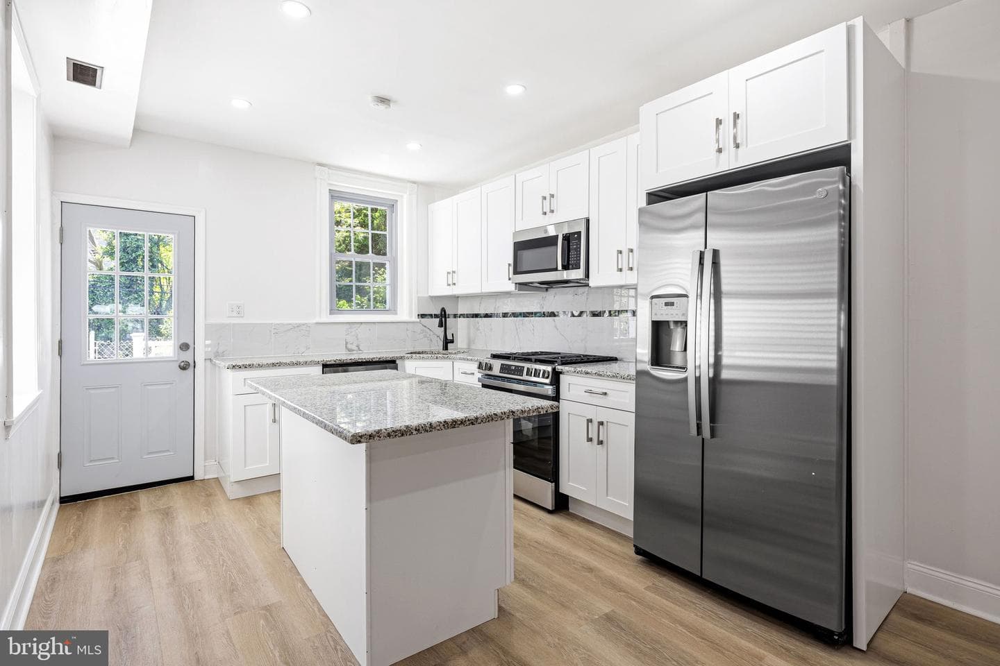 5520 Greenway Avenue photo 8