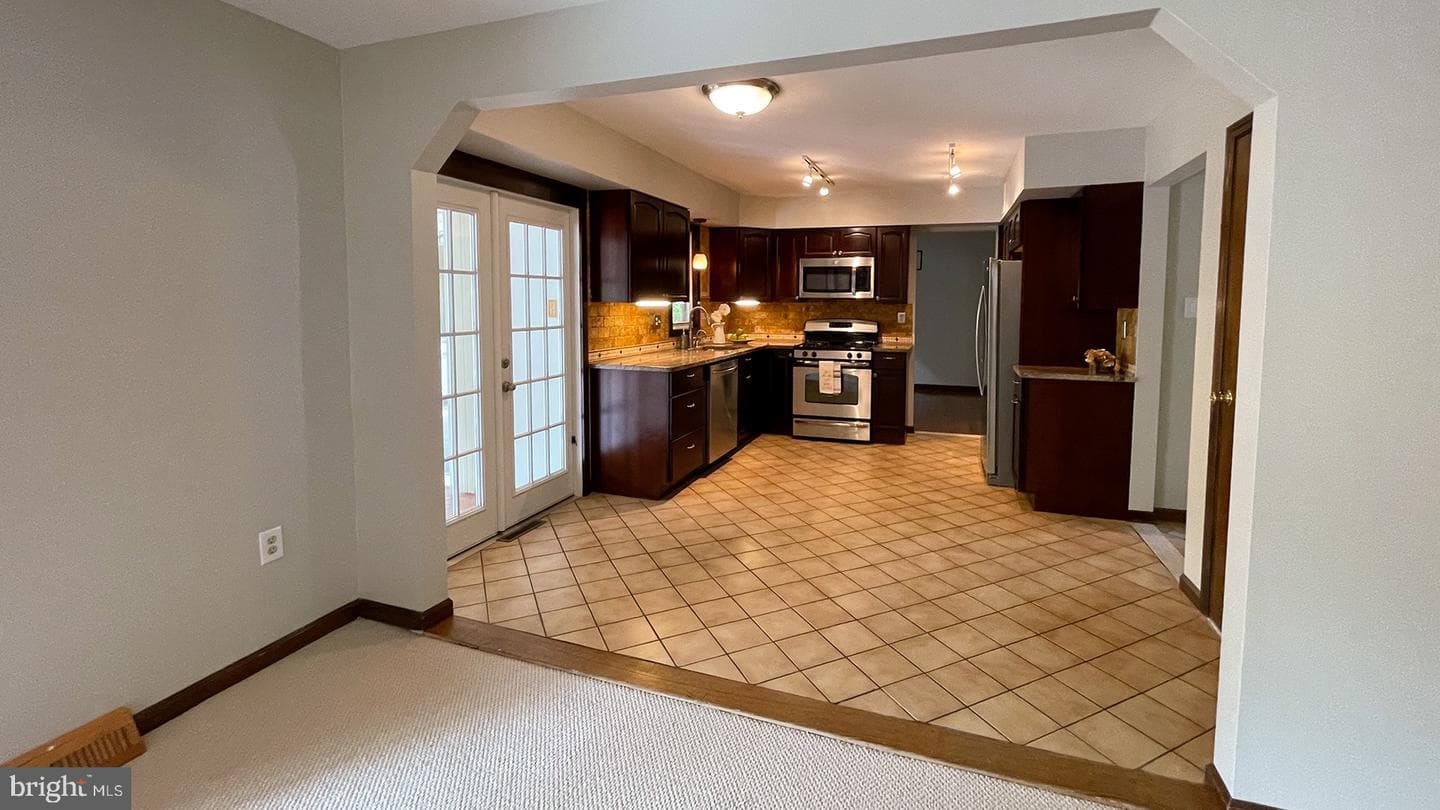 924 Clyde Lane photo 4