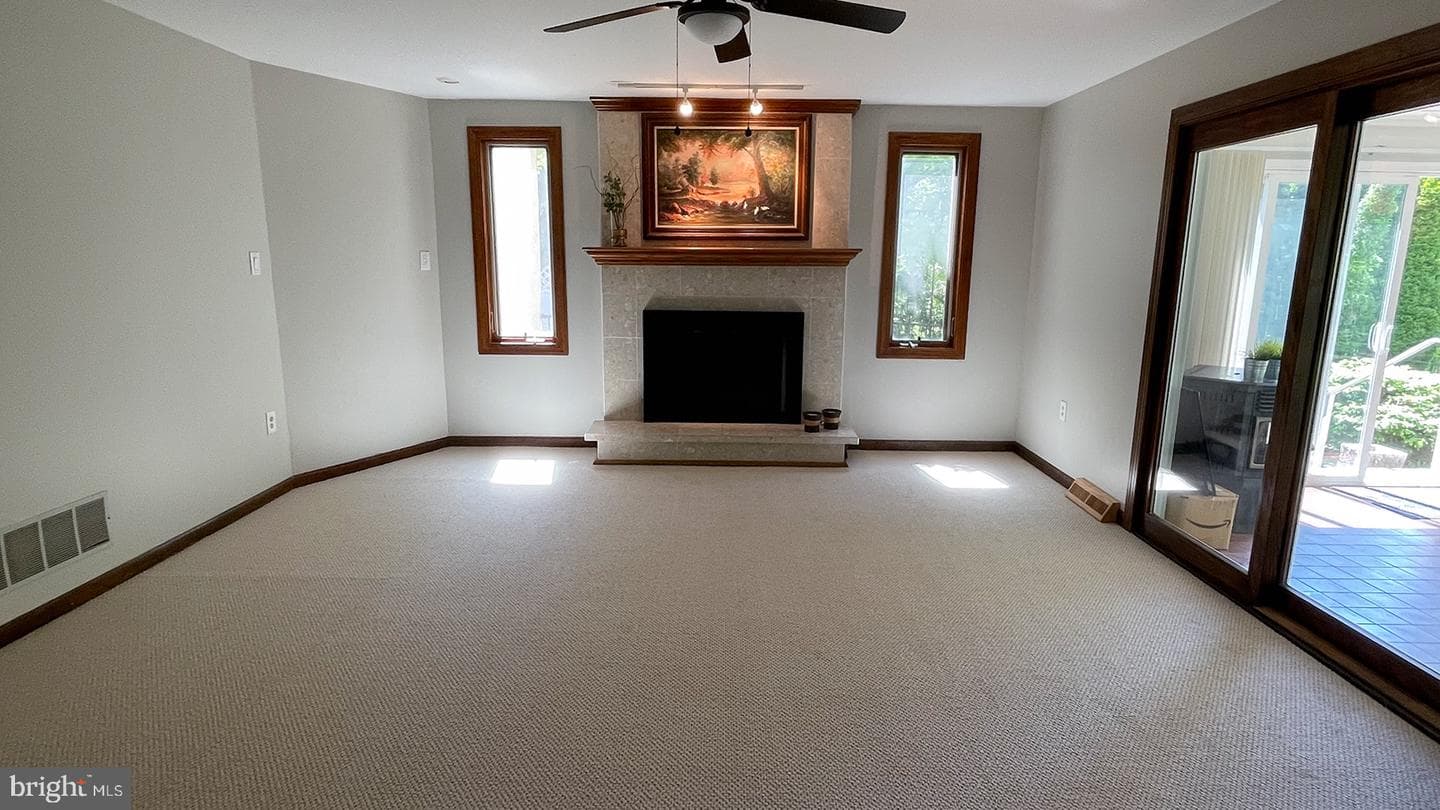 924 Clyde Lane photo 5