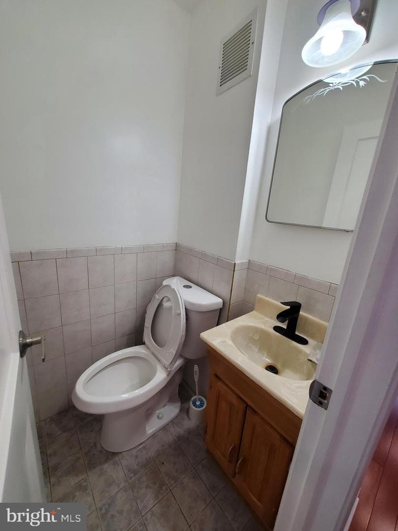 676 Mayfair Street photo 14