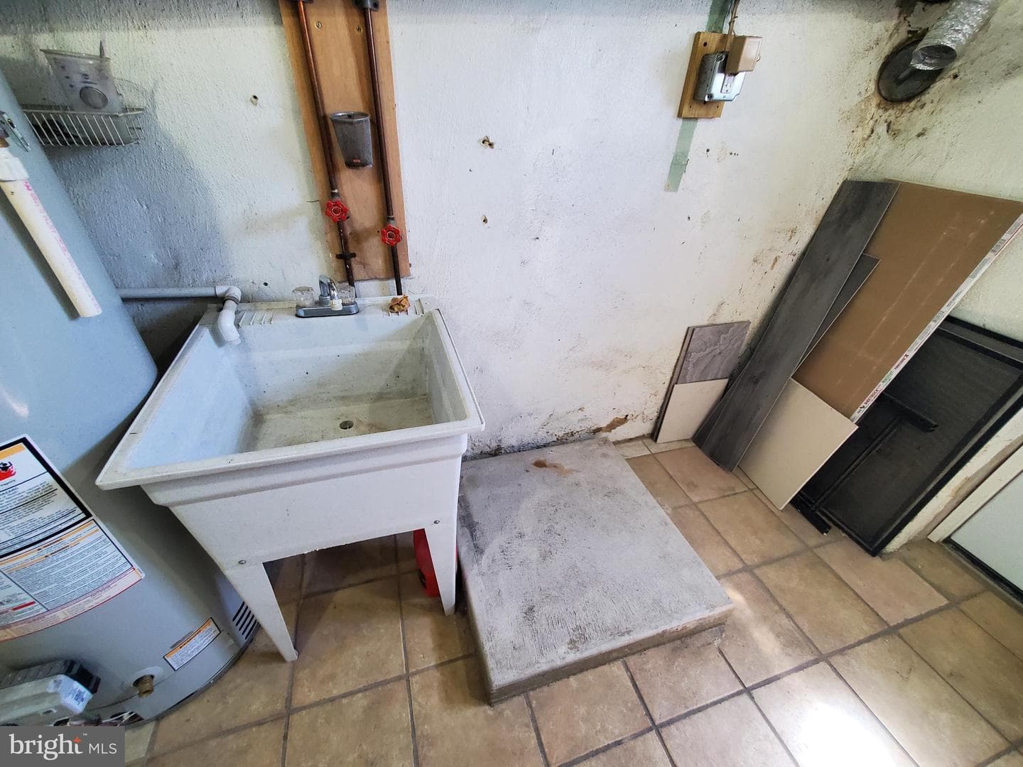 676 Mayfair Street photo 41
