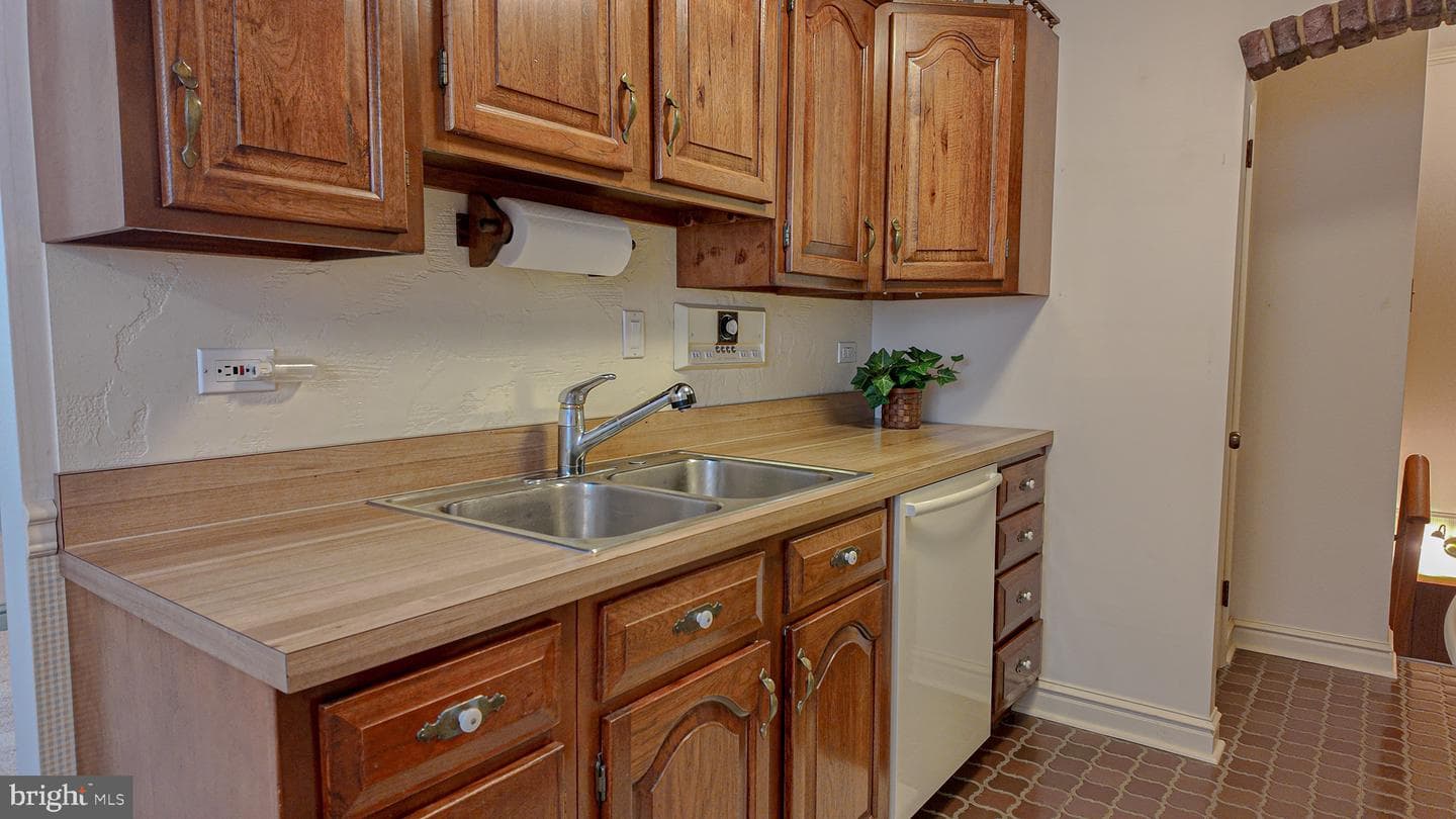 3415 Aubrey Avenue photo 10