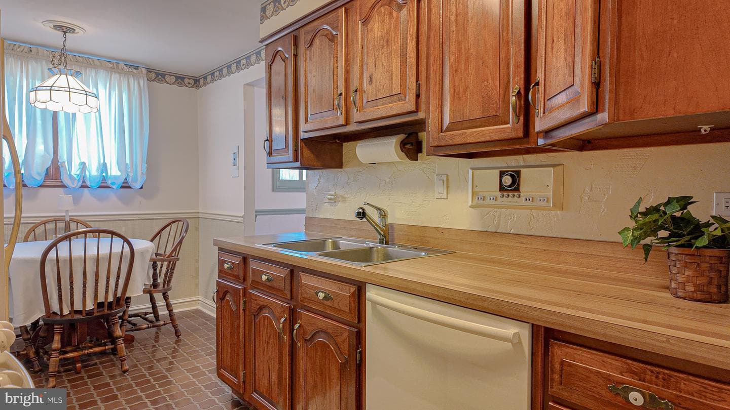 3415 Aubrey Avenue photo 9