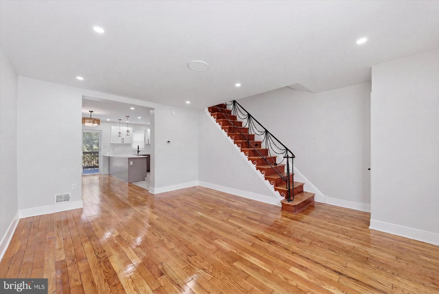 5859 Sylvester Street photo 7