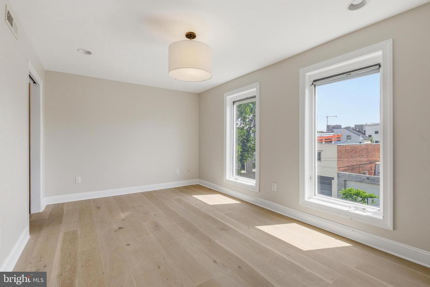 913 N Lawrence Street photo 36